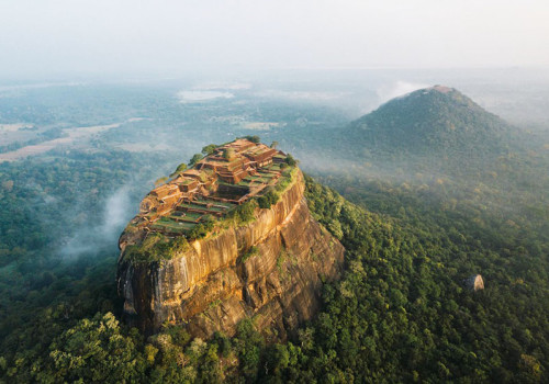Sigiriya - Pháo đài cổ trên đỉnh núi đá khổng lồ ở Sri Lanka